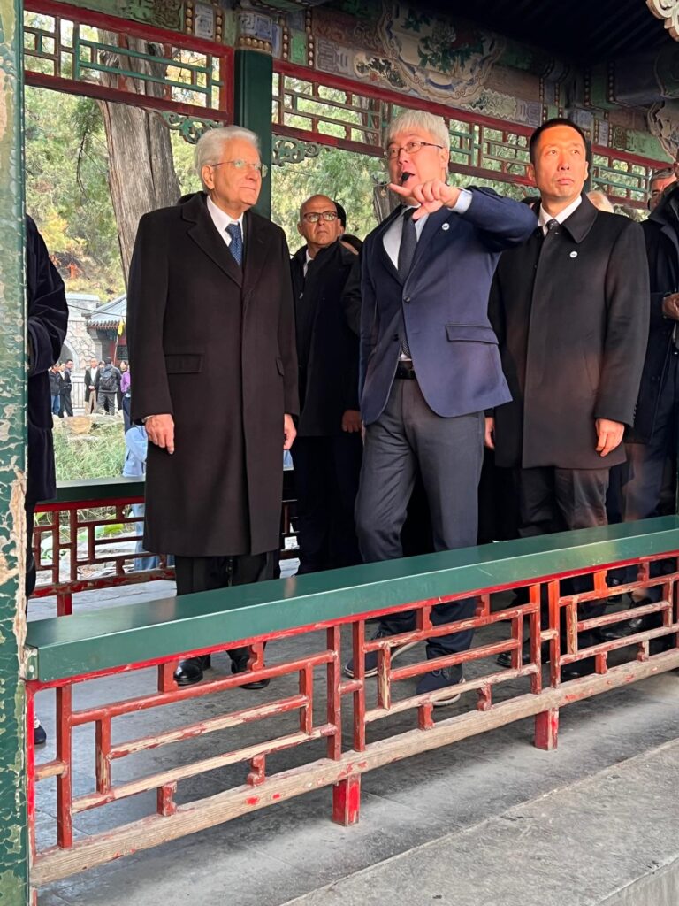 Mattarella in visita di Stato in Cina: il presidente e il vicepremier Tajani al Palazzo d’Estate