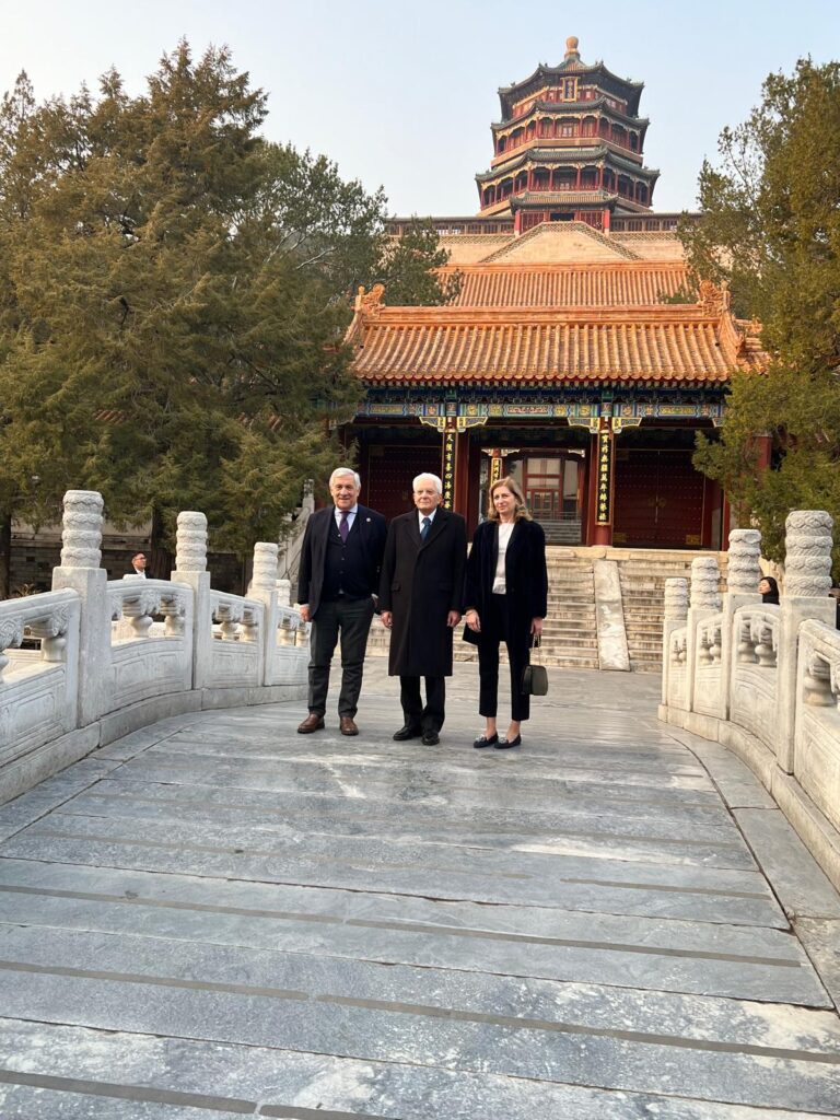 Mattarella in visita di Stato in Cina: il presidente e il vicepremier Tajani al Palazzo d’Estate