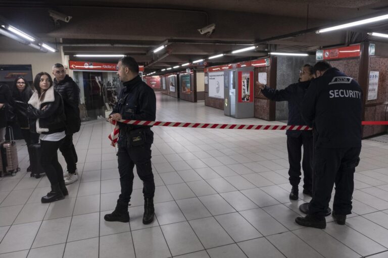 Milano Cadorna. Sciopero dei mezzi di trasporto urbano e di trenord.