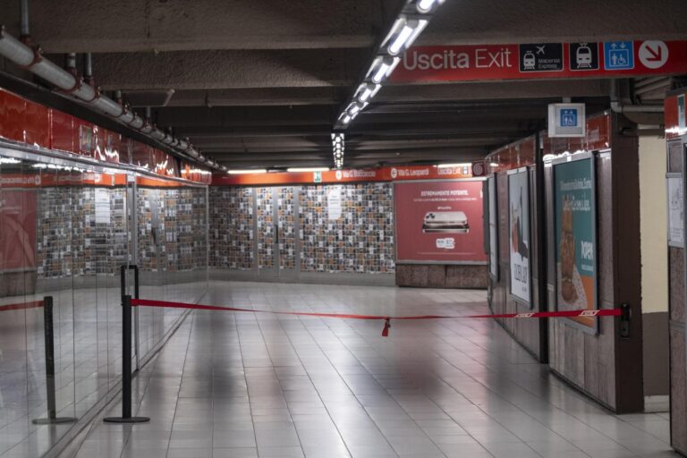 Milano Cadorna. Sciopero dei mezzi di trasporto urbano e di trenord.