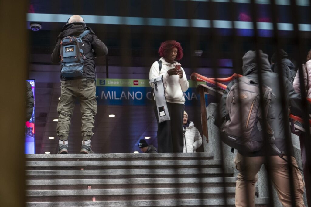 Galleria foto 'Milano paralizzata dallo sciopero dei trasporti: metro chiuse e traffico in tilt' - foto 4