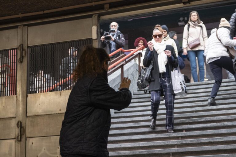 Milano Cadorna. Sciopero dei mezzi di trasporto urbano e di trenord.