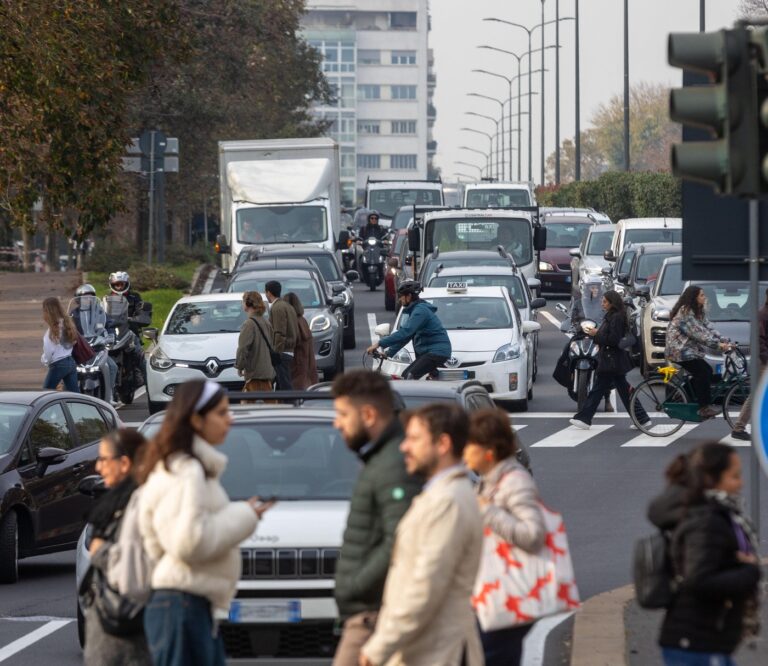 Milano Cadorna. Sciopero dei mezzi di trasporto urbano e di trenord.