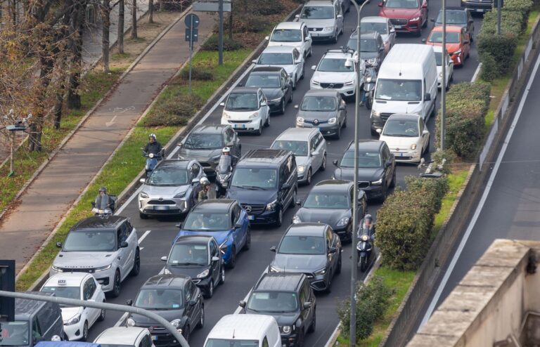 Milano Cadorna. Sciopero dei mezzi di trasporto urbano e di trenord.