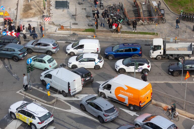 Milano Cadorna. Sciopero dei mezzi di trasporto urbano e di trenord.