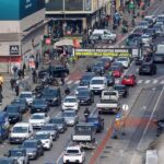 Milano paralizzata dallo sciopero dei trasporti: metro chiuse e traffico in tilt