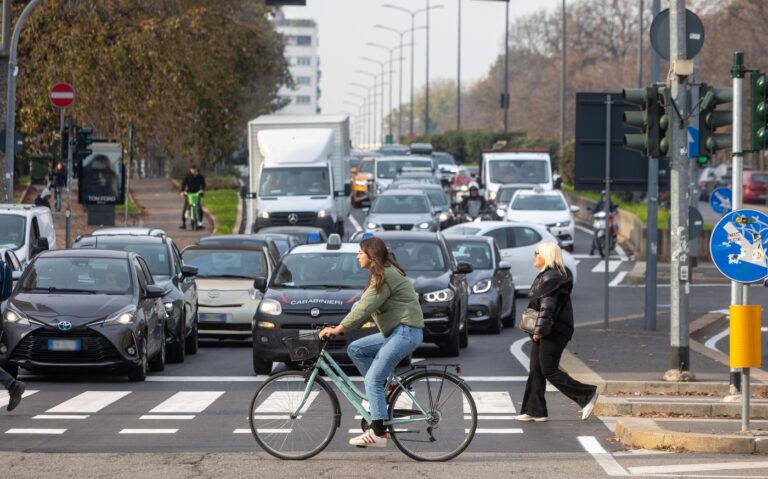 Milano Cadorna. Sciopero dei mezzi di trasporto urbano e di trenord.