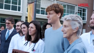 Atp Finals, Sinner visita l’Istituto di Candiolo e sostiene la Ricerca sul Cancro