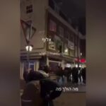 Amsterdam, tifosi israeliani strappano bandiere palestinesi