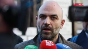 Napoli, Saviano: “Giovani con aspirazioni da criminali ma non anime perse”