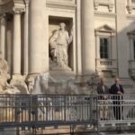 Roma, inaugurata la passerella sulla Fontana di Trevi. Gualtieri: “Esperienza unica”