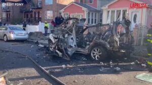 New York, suv pieno di bombole di gas esplode in strada: case e auto devastate