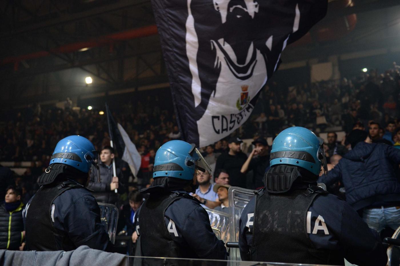 Torino, maxi rissa nella notte tra ultras Juve e Toro