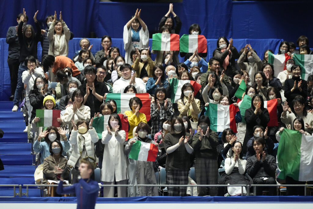 Galleria foto 'Pattinaggio: Daniel Grassl chiude secondo a Tokyo e riporta l’Italia sul podio' - foto 5