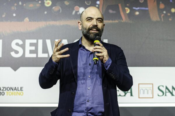 Napoli, FdI attacca Saviano via social: “Sciacallo senza alcuna dignità”