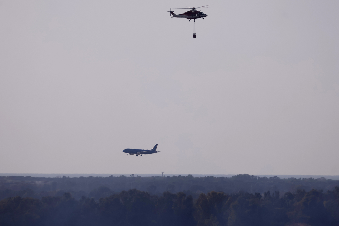Aeroporto Fiumicino, aereo diretto in Cina in fiamme: atterraggio d’emergenza
