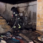 Odessa, attacco russo con droni: vigili del fuoco al lavoro per spegnere le fiamme