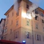 Torino, vigili del fuoco spengono incendio in appartamento