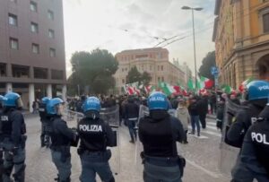 Scontri Bologna, Lega: “Chiudere centri sociali”