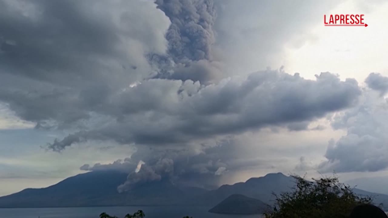 VIDEO Vulcano Lewotobi Laki Laki, 16mila evacuati per la nuova eruzione ...