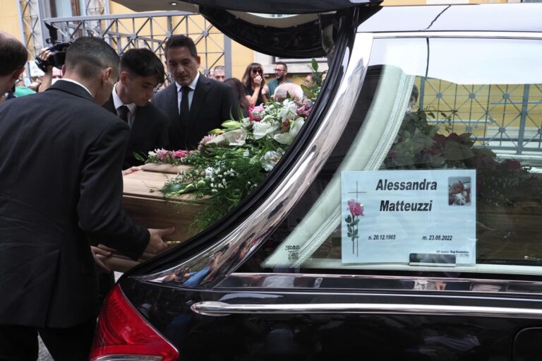 Bologna, Funerale Alessandra Matteuzzi vittima femminicidio
