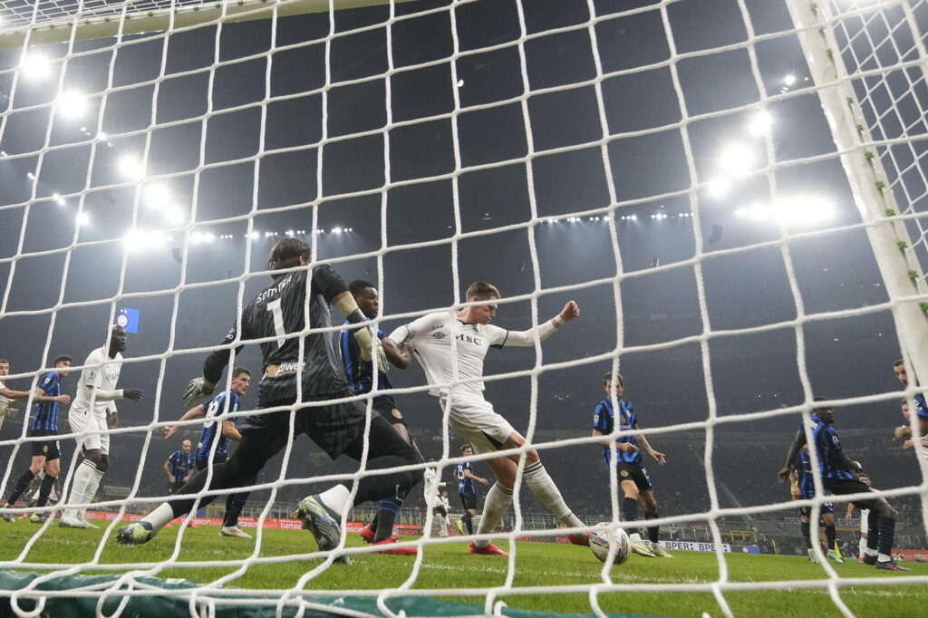 Galleria foto 'Serie A, Inter-Napoli 1-1: Calhanoglu sbaglia un rigore e Conte critica il VAR' - foto 2
