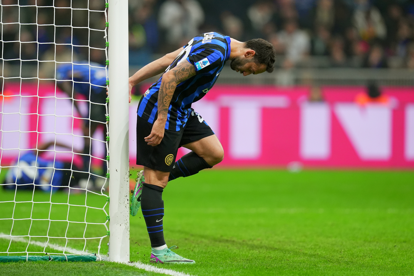 Inter-Napoli, Calhanoglu dopo il rigore sbagliato: “Sento tutto il peso della delusione”