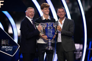 Atp Finals, Sinner premiato con la coppa del n.1 al Mondo: “È speciale”