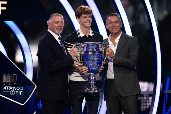 Atp Finals, Sinner premiato con la coppa del n.1 al Mondo: “È speciale”