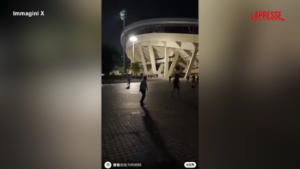 Cina, auto investe gruppo di persone allo stadio di Zhuhai