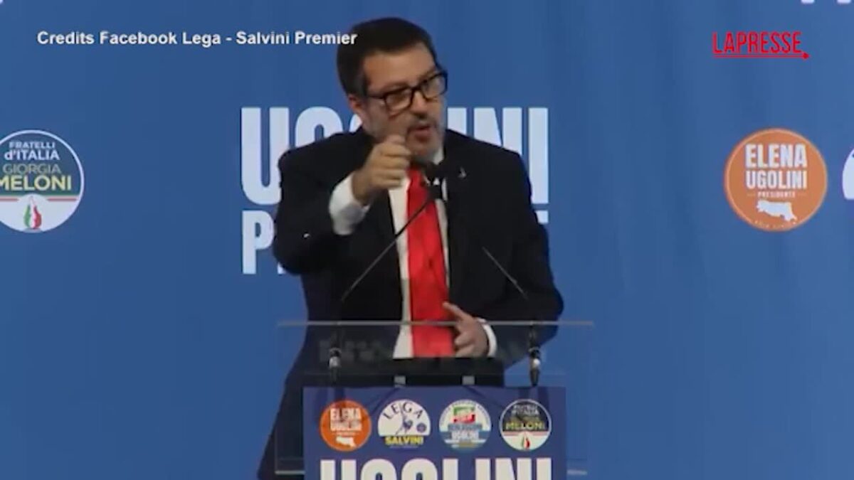 Migranti, Salvini: “Sentenze servono a cooperative rosse per fare miliardi”