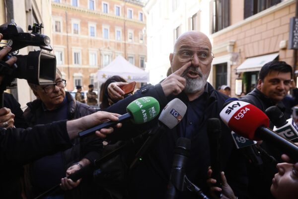 Scontri Bologna, Bonaccini: “Governo si scusi con i bolognesi”