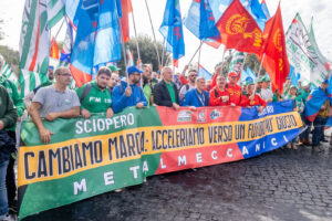 Roma, manifestazione dei lavoratori metalmeccanici del settore automotive