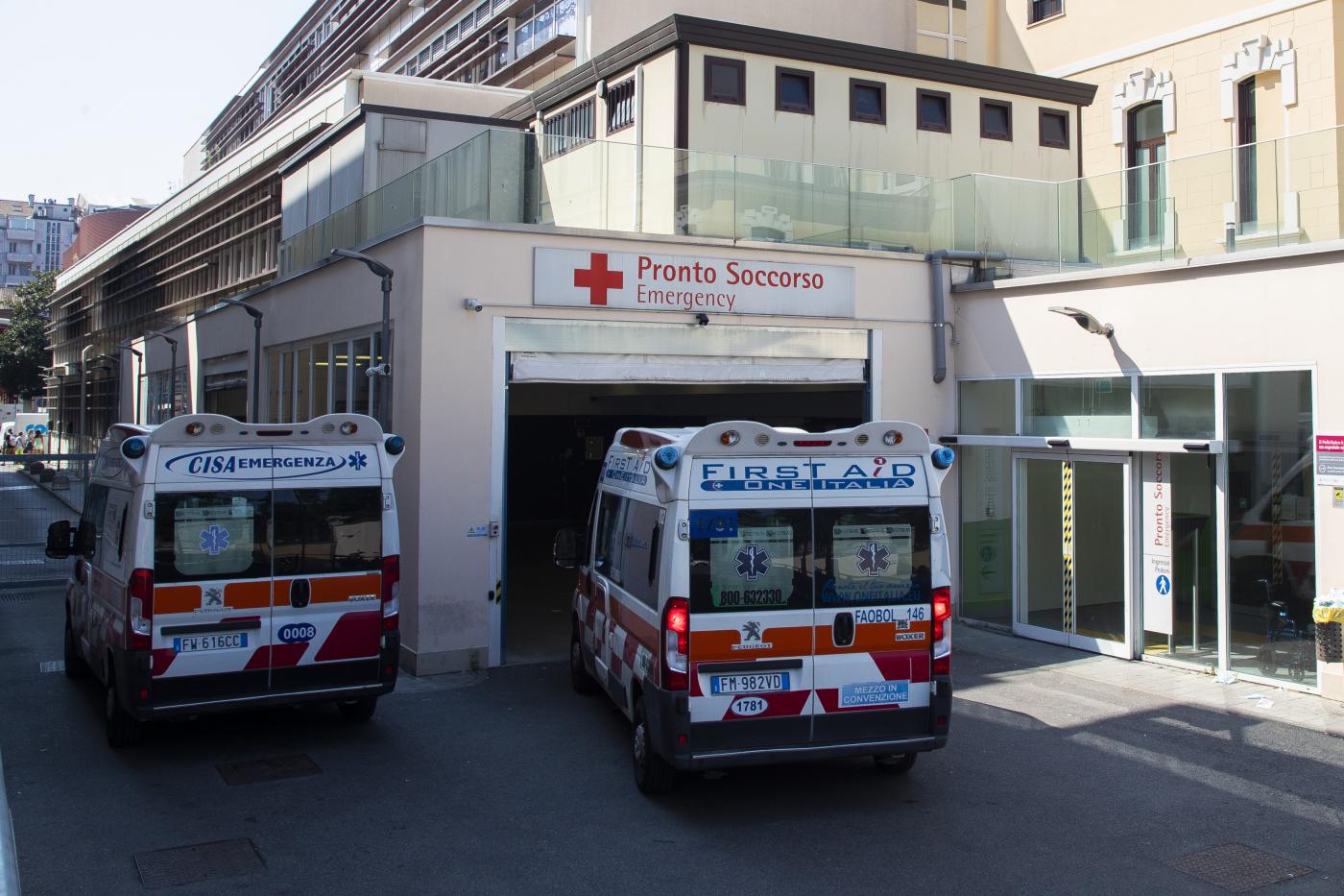 Cosenza, fratellini in ospedale per lesioni: indagate mamma e nonna