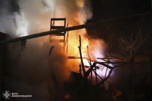 Bombardamenti russi nella notte a Mykolaiv in Ucraina