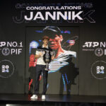 Jannik Sinner riceve il trofeo miglior giocatore ATP a Torino