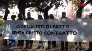 Rai, protesta dei giornalisti precari a Viale Mazzini: “Vogliamo il giusto contratto”