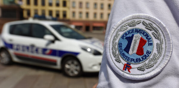 Francia, trovati in una casa i corpi di tre bambini: ricercata la madre