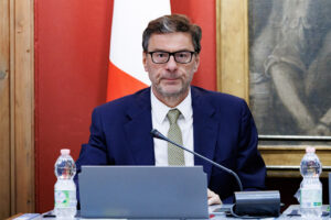 Manovra, Giorgetti: “Al lavoro per ridurre carico fiscale al ceto medio”