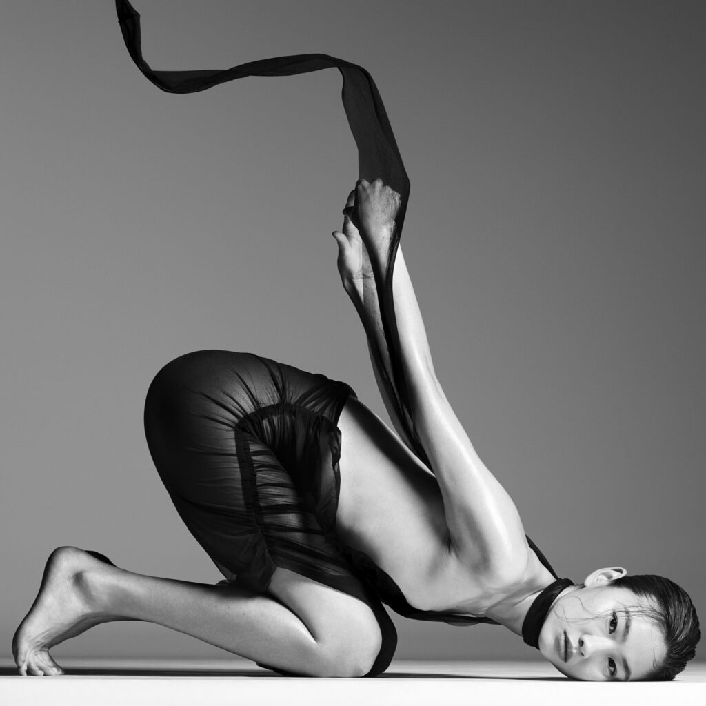 Galleria foto 'Calendario Pirelli 2025, con Elodie e Vincent Cassel un ritorno alla sensualità: le foto' - foto 5