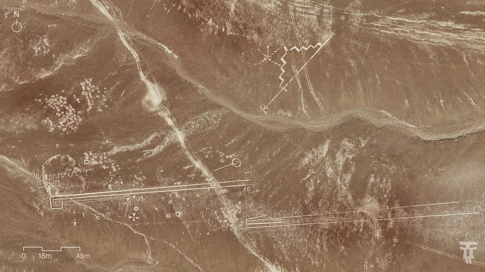 Cile, geoglifi del deserto di Atacama devastati da jeep e 4×4 Cile, geoglifi del deserto di Atacama devastati da jeep e 4×4