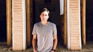 Iran, l’attivista Sanjari si suicida per protesta