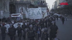 Argentina, stop finanziamenti università: studenti in piazza