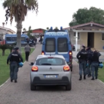 Roma, sgombero e demolizione delle ville abusive del clan Petrov