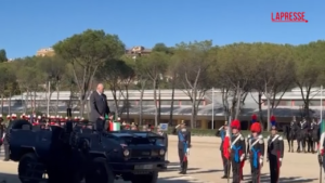 Carabinieri, l’arrivo di Crosetto alla cerimonia d’insediamento di Luongo