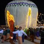 Myanmar, si celebra la fine della stagione delle piogge: giganti lanterne in cielo