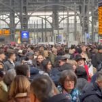 Milano, ritardi e disagi in stazione Centrale: centinaia di persone in attesa