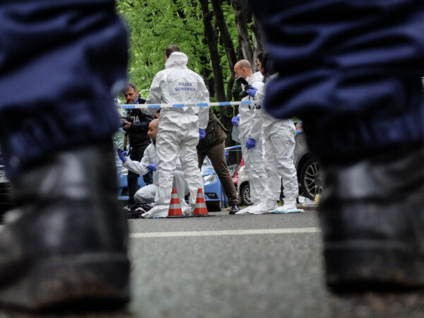 Milano, sparatoria in via Cadore: agguato a un uomo in auto