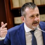 Carceri, Delmastro: “Non lasciamo respirare chi è dietro il vetro, per me gioia”. Bufera sul sottosegretario