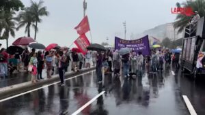 G20, corteo di protesta a Copacabana: cori contro imperialismo e bandiere Palestina